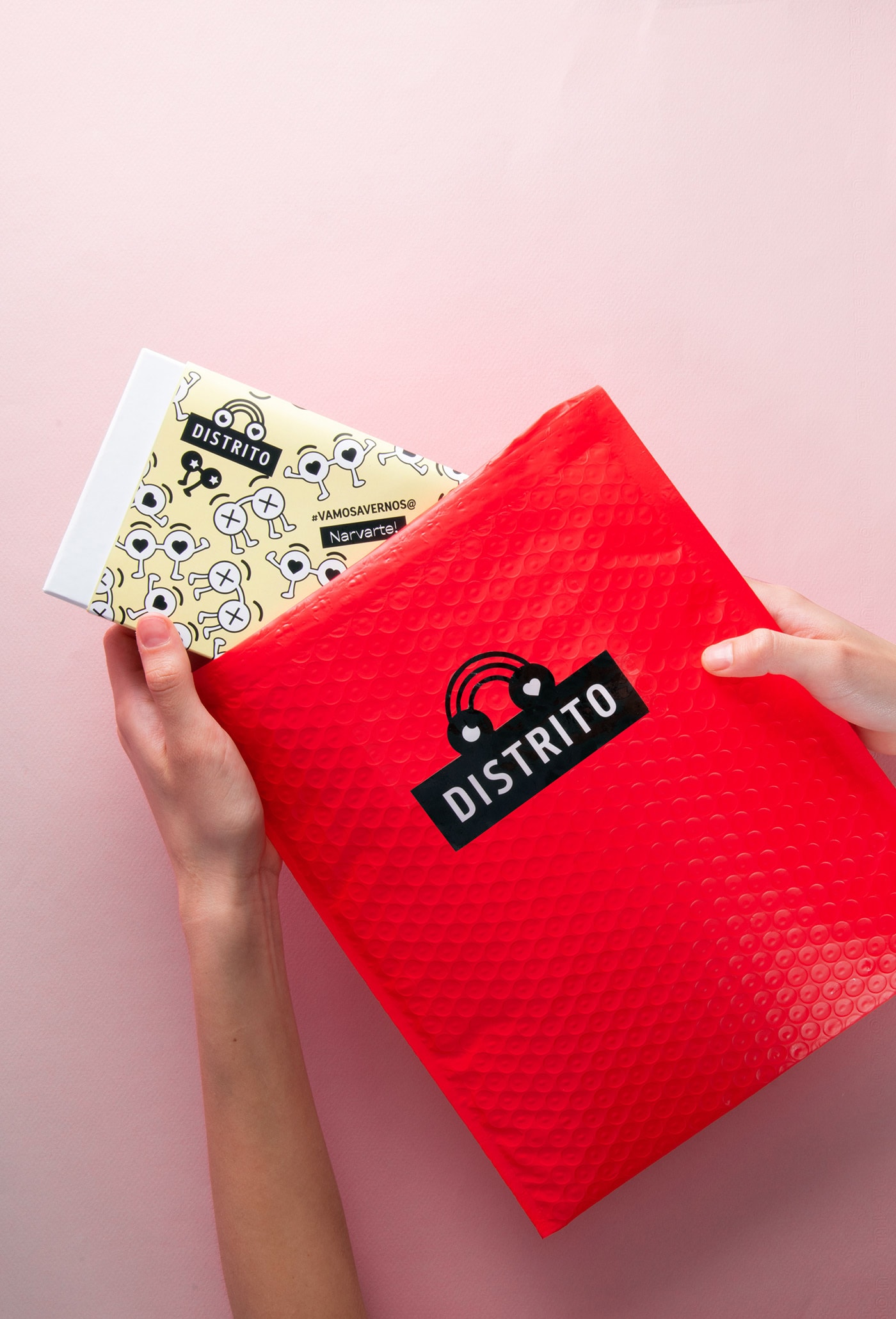 Distrito 時尚眼鏡品牌包裝營銷案例，時尚品牌設(shè)計(jì)，品牌營銷案例，深圳品牌設(shè)計(jì)，左右格局