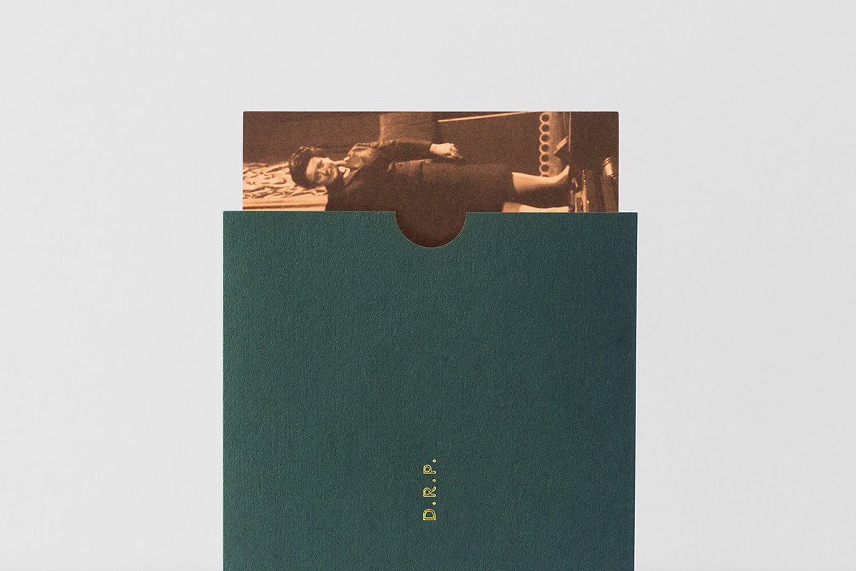 Disrepute酒吧品牌設(shè)計  信封展示