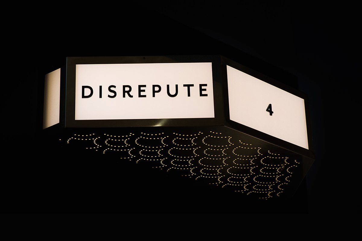 Disrepute酒吧品牌設(shè)計  燈箱設(shè)計展示