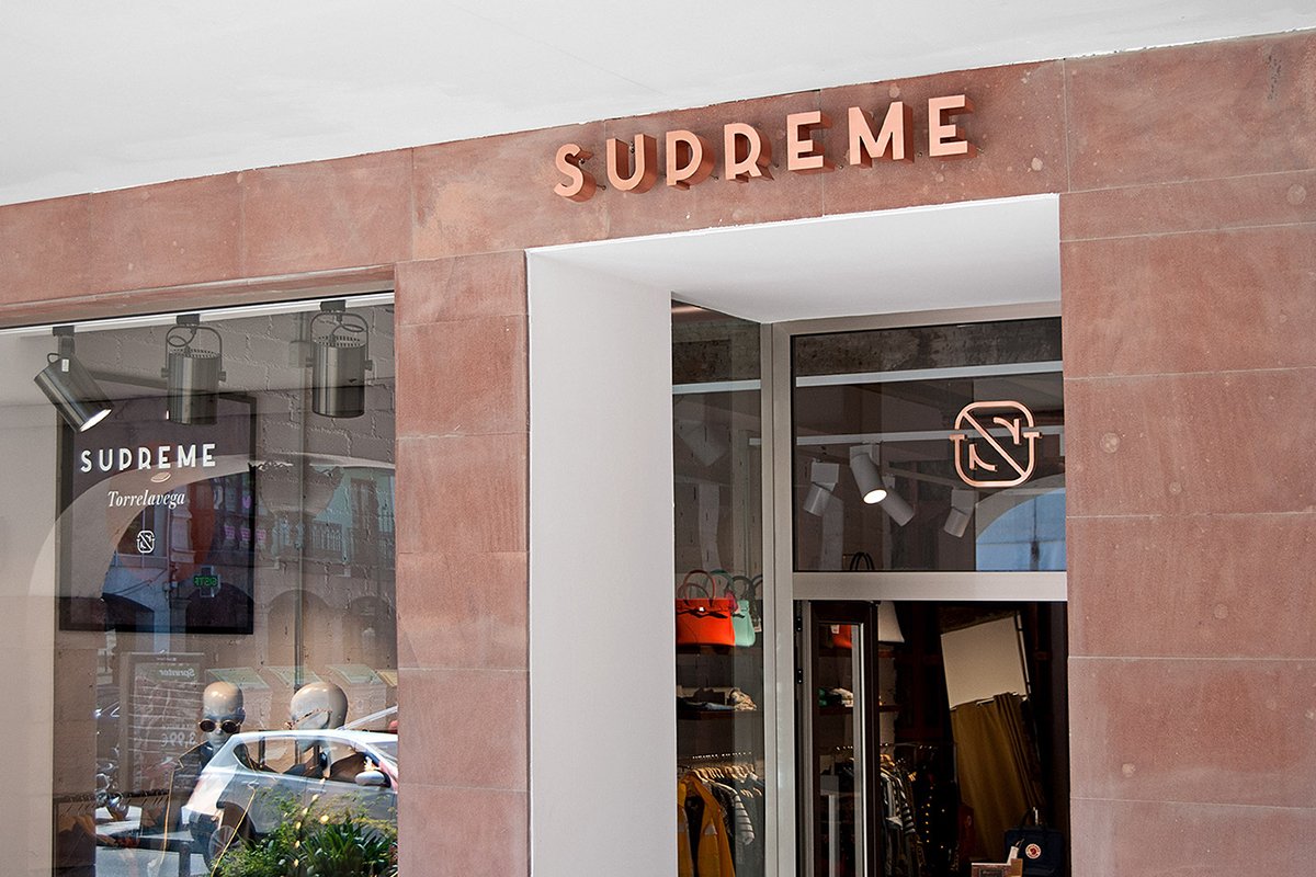 深圳品牌設(shè)計(jì)  深圳品牌策劃  Supreme服裝品牌形象設(shè)計(jì)  店鋪設(shè)計(jì)
