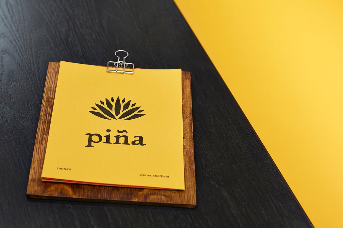 視覺識別在 piña 品牌設計的應用——酒吧與餐廳形象的融合，品牌設計，酒吧品牌設計，品牌形象設計，企業(yè)品牌營銷，深圳品牌策劃，深圳品牌設計，左右格局
