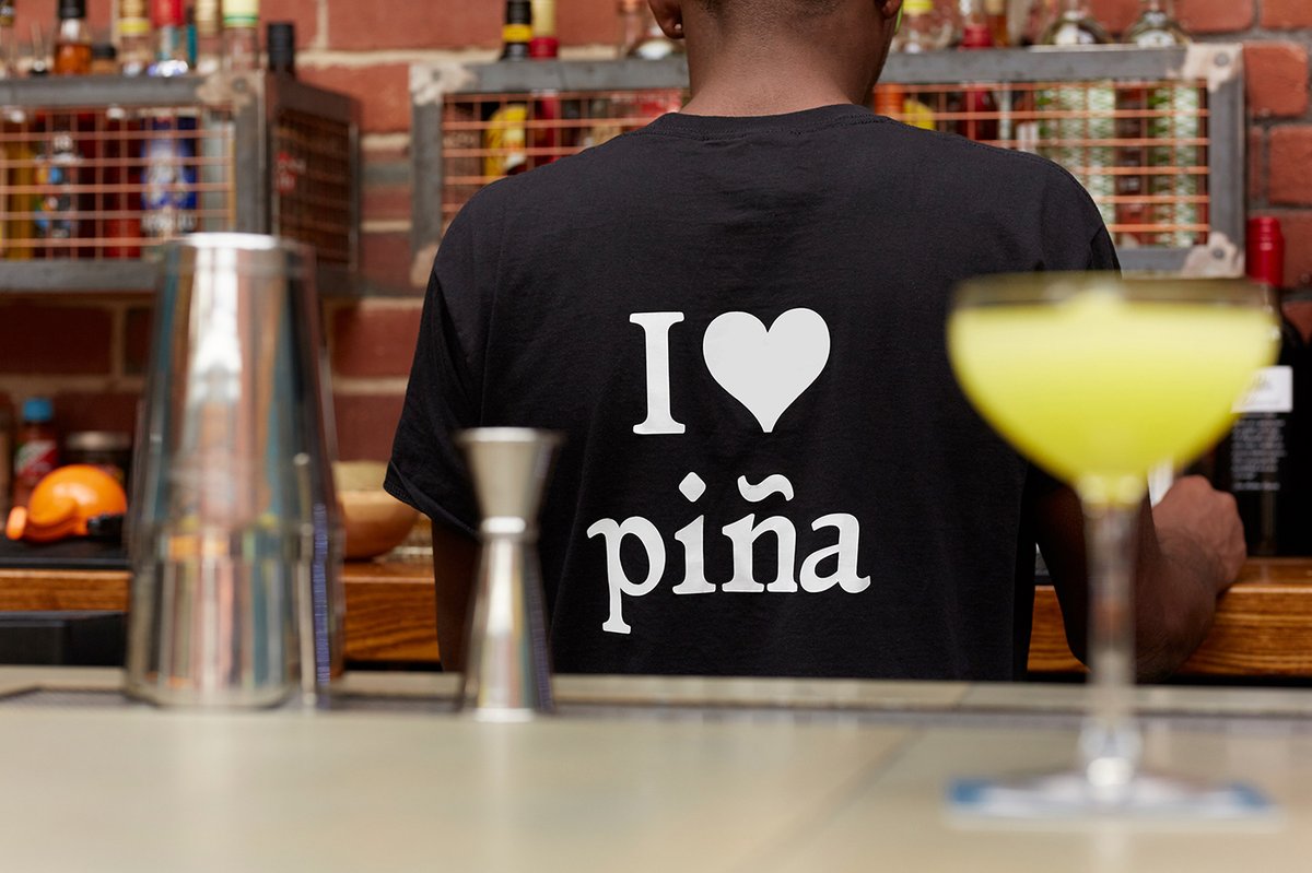 視覺識別在 piña 品牌設計的應用——酒吧與餐廳形象的融合，品牌設計，酒吧品牌設計，品牌形象設計，企業(yè)品牌營銷，深圳品牌策劃，深圳品牌設計，左右格局