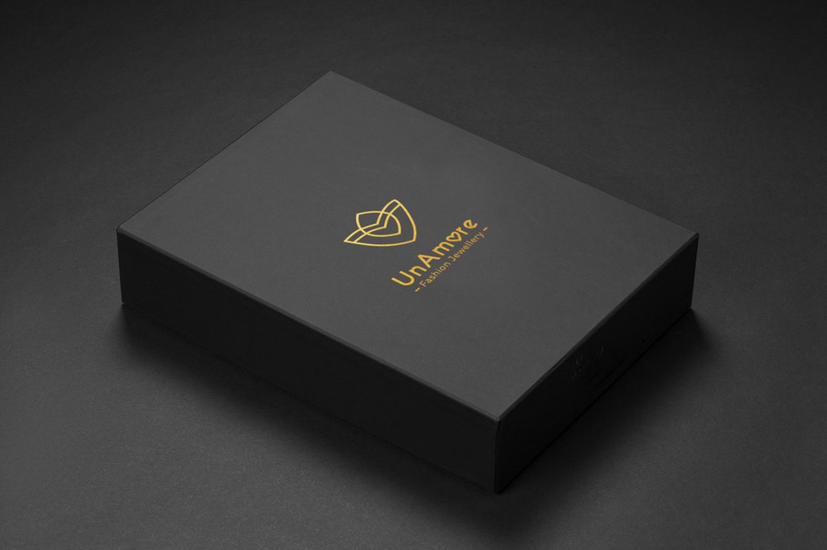 時尚珠寶首飾UNAMORE品牌設(shè)計和強化品牌“時尚”定位，時尚珠寶品牌設(shè)計，時尚品牌形象設(shè)計，品牌形象整合，珠寶品牌營銷，品牌戰(zhàn)略定位，品牌設(shè)計公司，品牌策劃公司，深圳品牌策劃，深圳品牌設(shè)計，左右格局