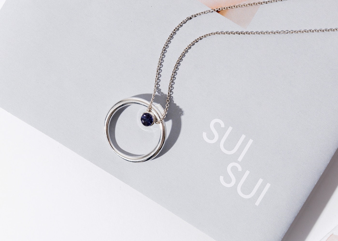 時(shí)尚 SuiSui 珠寶品牌設(shè)計(jì)和創(chuàng)意戰(zhàn)略定位，時(shí)尚珠寶品牌設(shè)計(jì)，品牌戰(zhàn)略定位，深圳品牌設(shè)計(jì)，左右格局